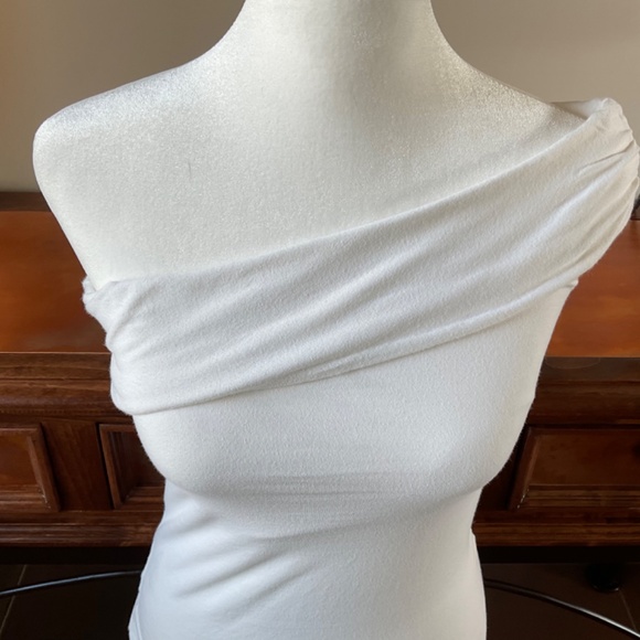 Bra Tops Sri Lanka One-Shoulder Camisole. White. Size XS - Picture 2 of 8